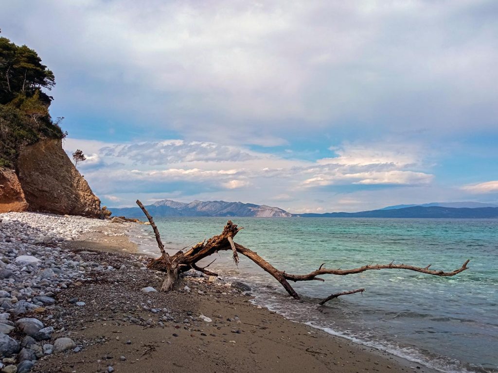 Plaże idealne na dziki kamping w Grecji